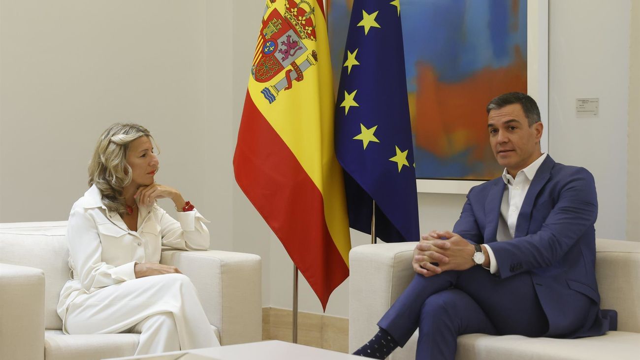 Sánchez y Díaz escenifican en Moncloa el acuerdo de presupuestos para 2023