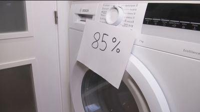 Ahorro de luz y gas: crema hidratante en las juntas de la nevera y otros trucos para el hogar