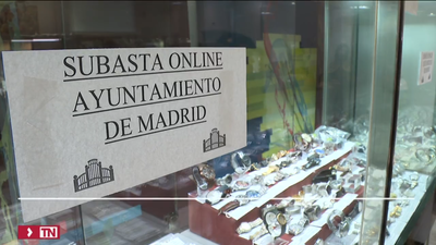 Joyas de oro, relojes e instrumentos, entre los 2.000  objetos perdidos que subastará el Ayuntamiento de Madrid