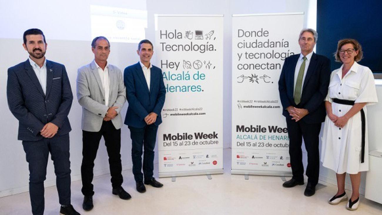 El alcalde de Alcalá, Javier Rodríguez Palacios, y el rector de la UAH, José Vicente Saz, presentan la segunda edición de la Mobile Week.