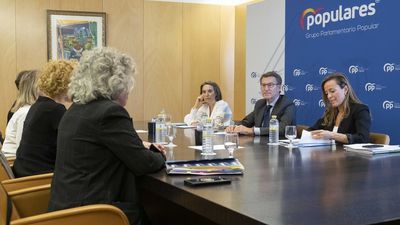 Feijóo y la Alianza contra el Borrado de las Mujeres exigen la retirada de la 'Ley Trans'