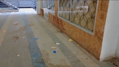 Quejas vecinales por la 'okupación' familiar de un local anexo a la biblioteca 'La Chata' de Carabanchel