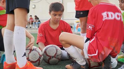 Esta es la historia de César López, un delantero con síndrome de Down
