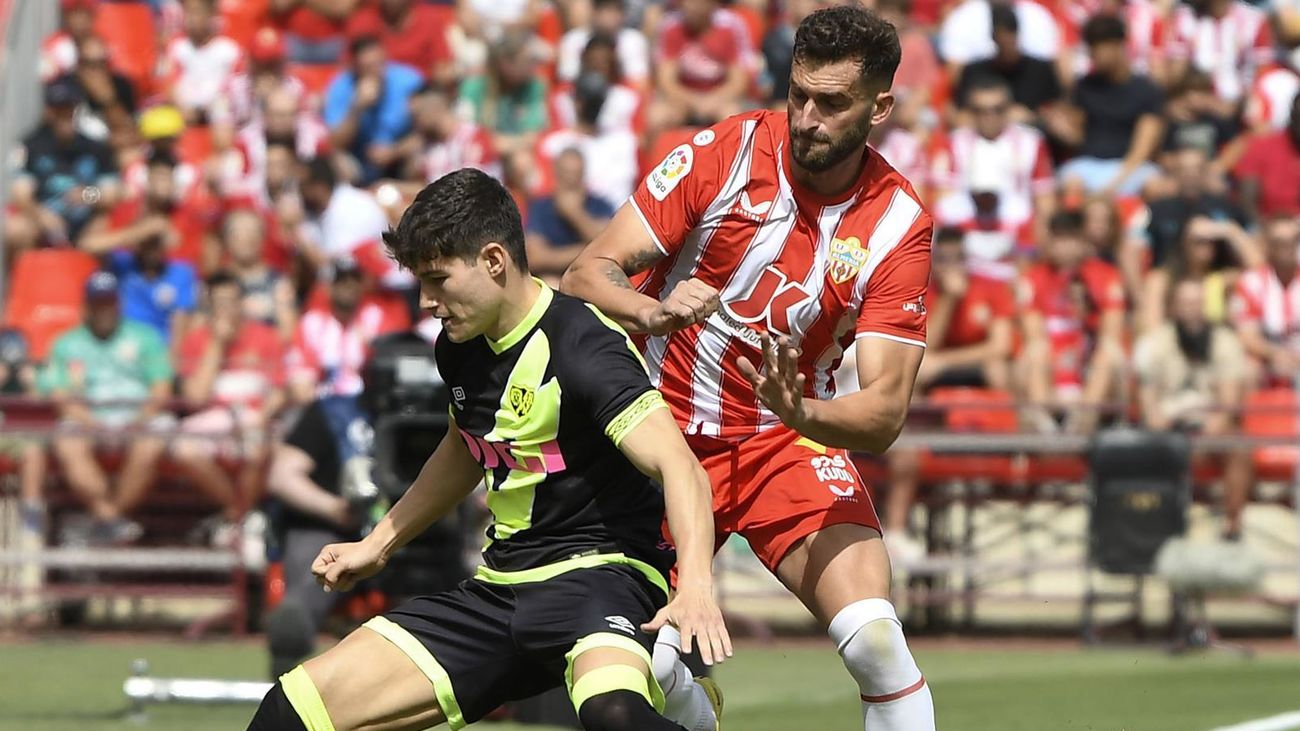 El Rayo cae en Almería sin poder reaccionar en el segundo tiempo, 3-1