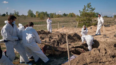 Hallan 180 cadáveres en una fosa común en Limán tras ser liberada