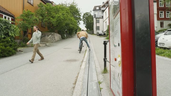 Ascensor de bicis / Redacción