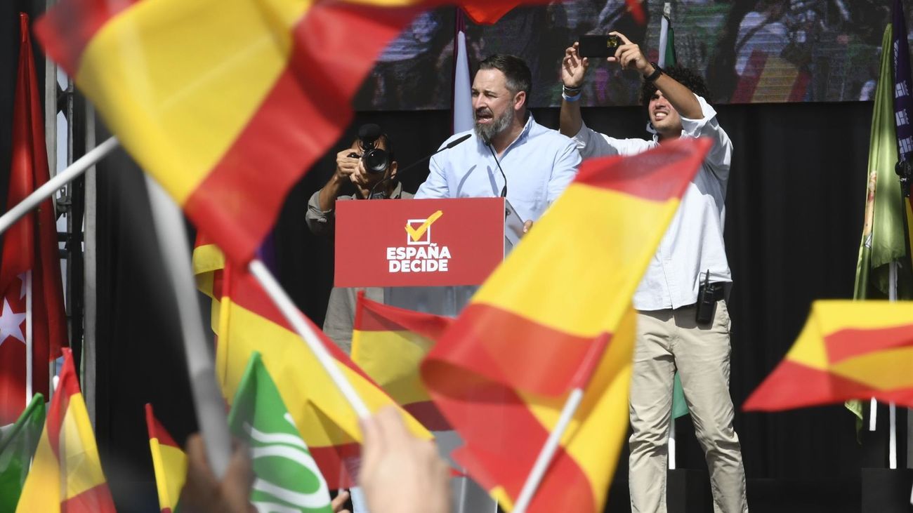 Abascal llama  a "recuperar la democracia" rodeado  por Trump, Meloni y los líderes de Polonia y Hungría