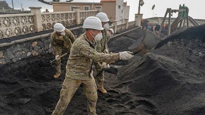 "Estamos siempre de servicio, eso no puede valer 1.078 euros", los militares de base piden mejores condiciones laborales