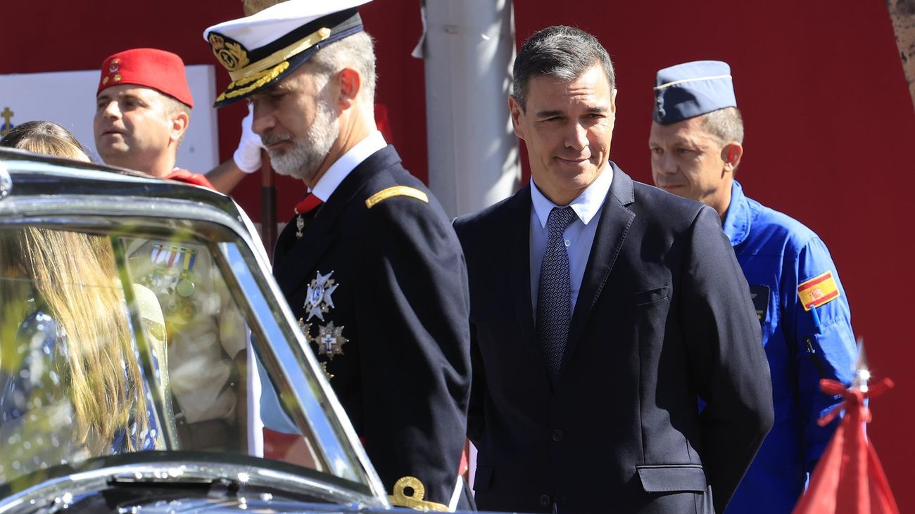 El retraso de Sánchez para evitar abucheos marca un desfile militar que recupera esplendor tras la pandemia