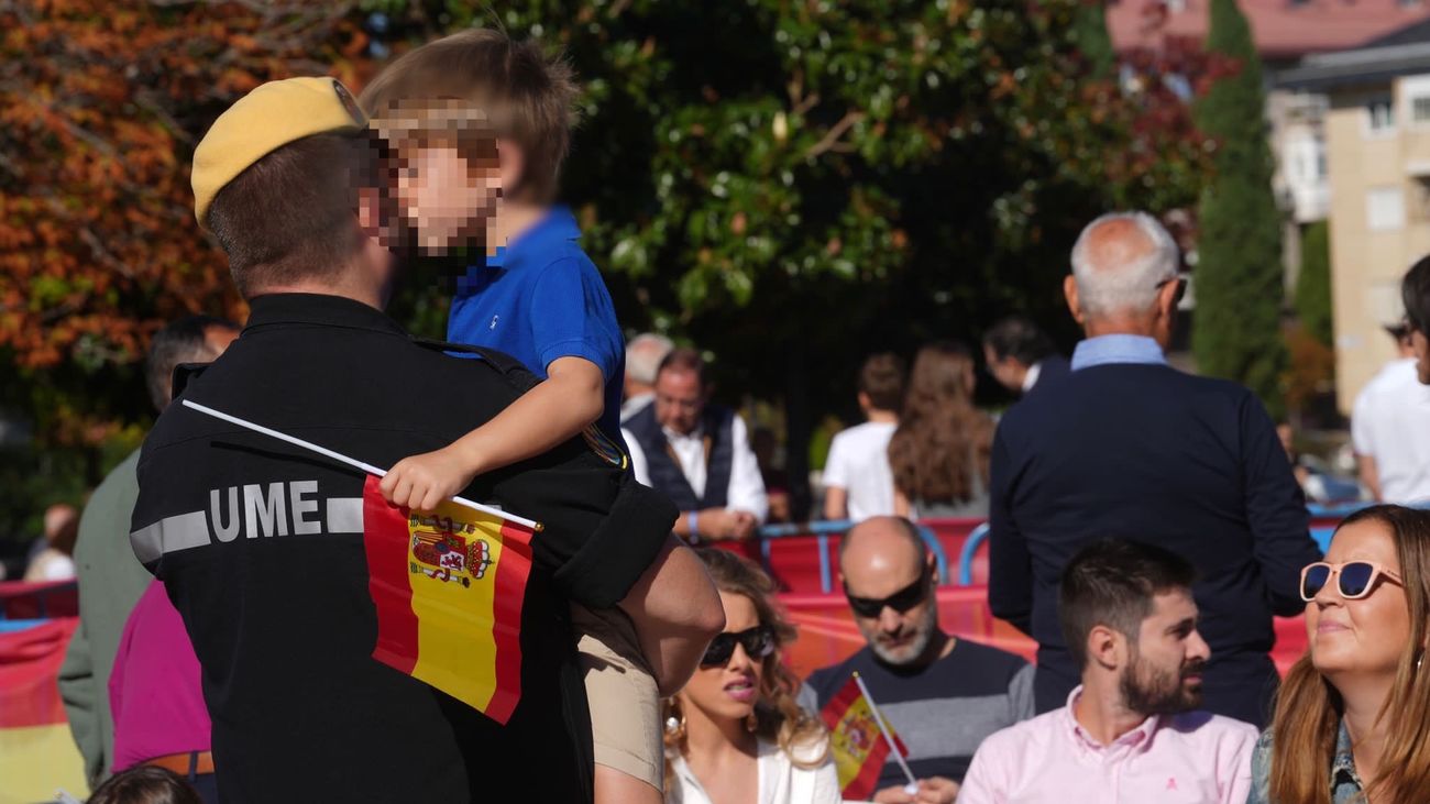 Emotivo homenaje a la bandera en Majadahonda