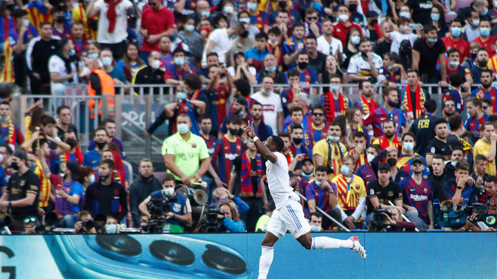 Alaba celebra el gol que anotó del año pasado en el Camp Nou / EUROPA PRESS