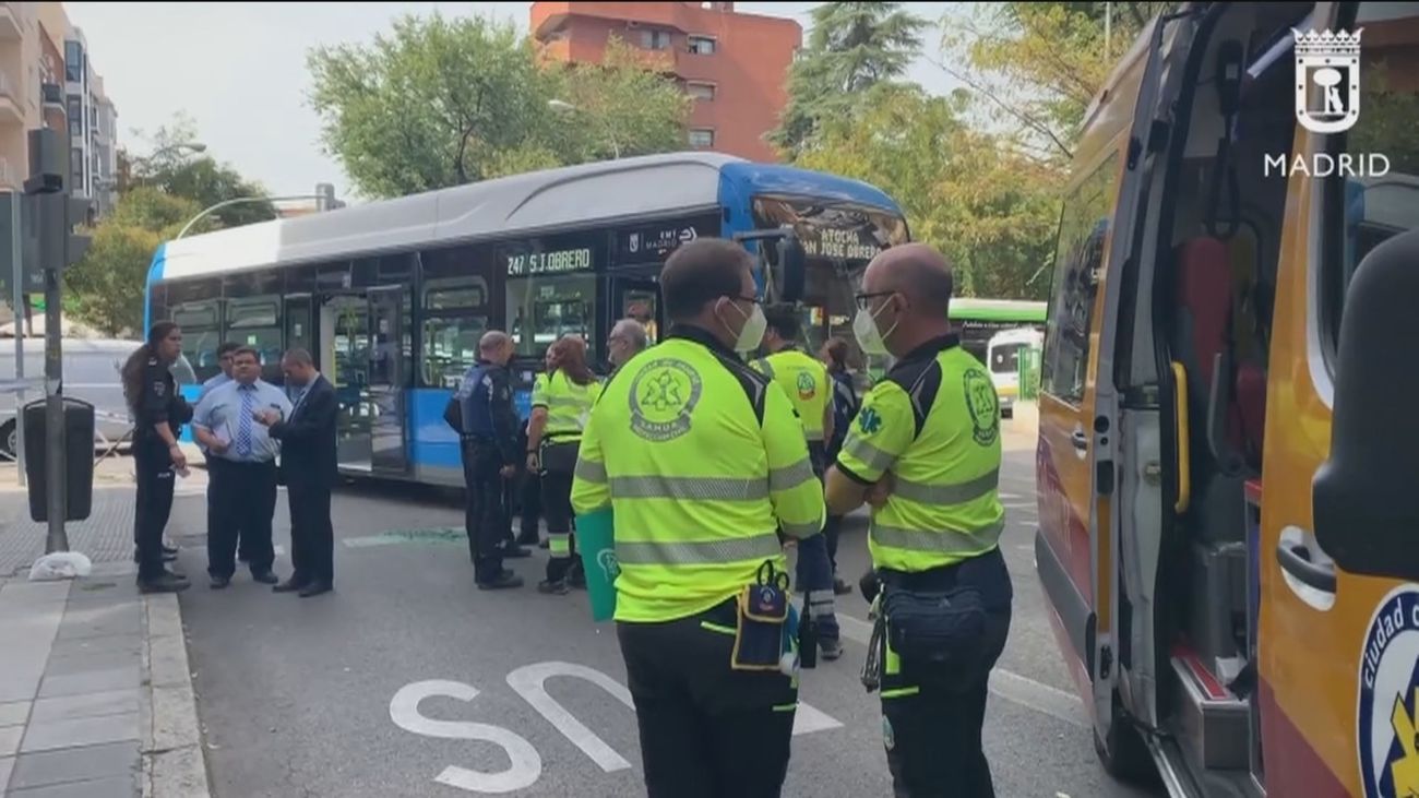 Muere un anciano al ser atropellado por un autobús en Carabanchel