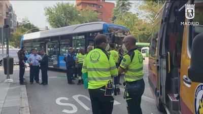 Muere un anciano al ser atropellado por un autobús en Carabanchel