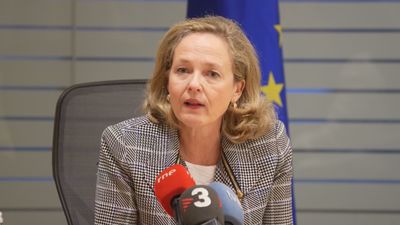Calviño resta importancia a la previsión del FMI sobre la economía española