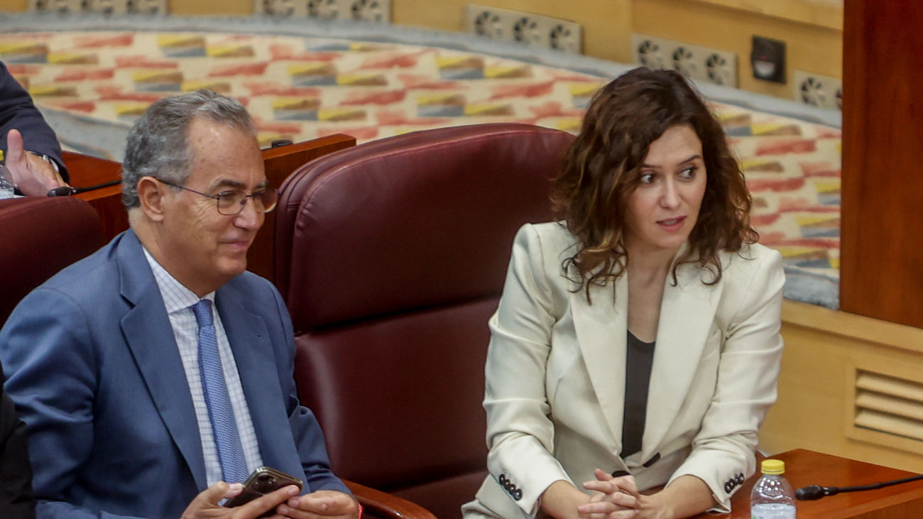 El vicepresidente, consejero de Educación y Universidades de la Comunidad de Madrid, Enrique Ossorio, y la presidenta de la Comunidad de Madrid, Isabel Díaz Ayuso