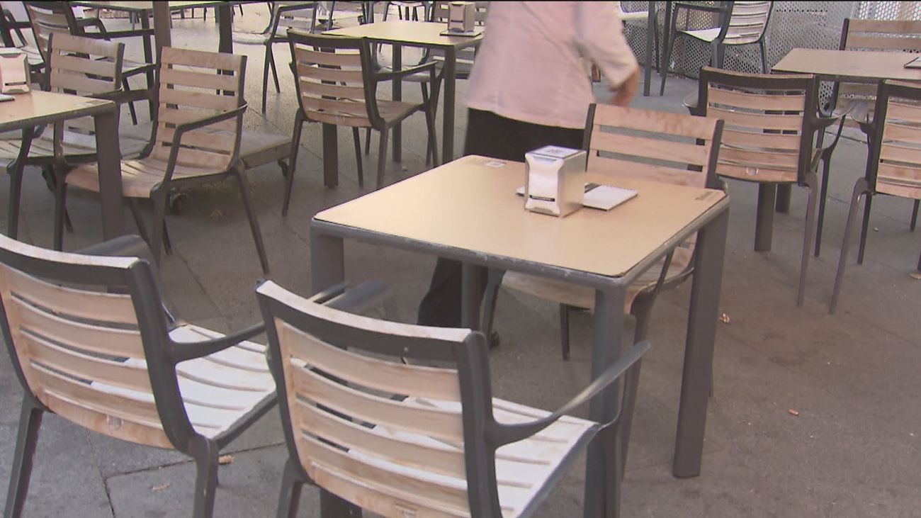 Los hosteleros madrileños piden abrir las terrazas hasta medianoche en Navidad