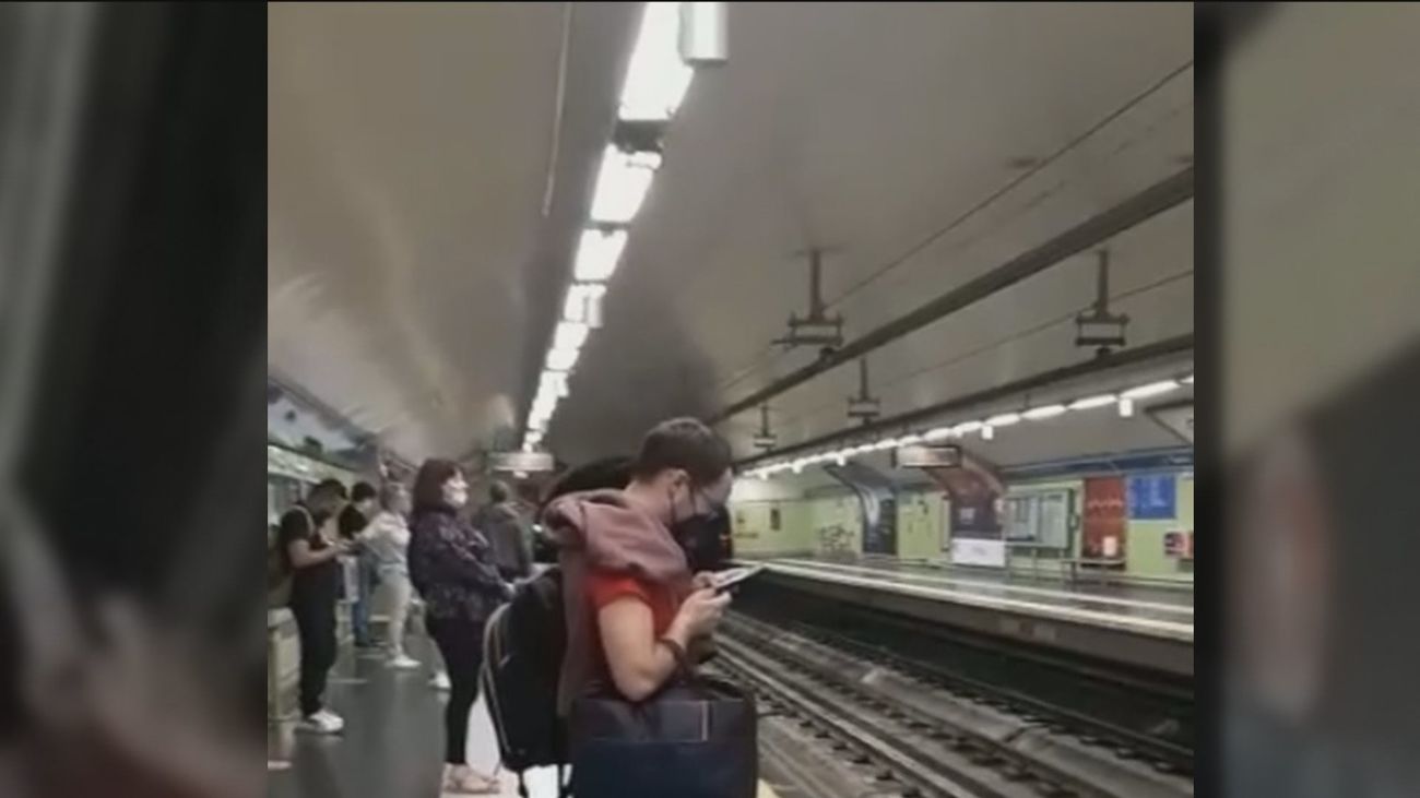 ¿Está muy alta la música clásica del metro de Madrid?