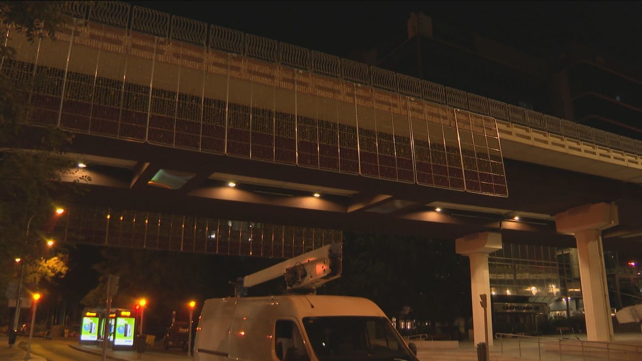 Las banderas de España, listas ya en Madrid para encenderse en Navidad