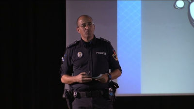 La Policía da charlas a los padres para prevenir que sus hijos entren en las bandas