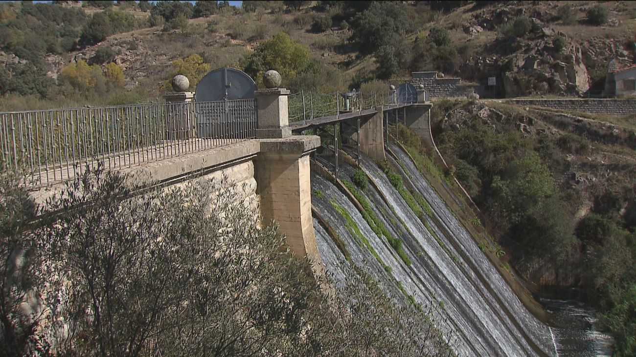 Piden eliminar los lodos tóxicos y derribar la presa del Aulencia
