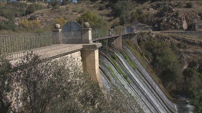 Piden eliminar los lodos tóxicos y derribar la presa del Aulencia