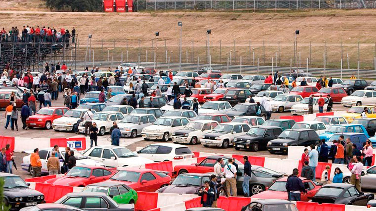 Más de 800 vehículos clásicos  toman el circuito del Jarama