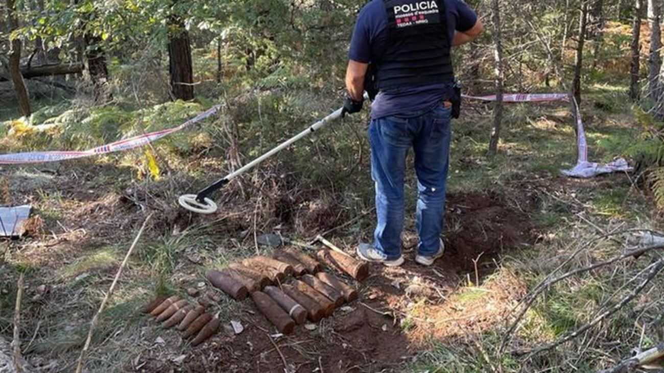 Un buscador de setas encuentra en el monte varias bombas de la Guerra Civil