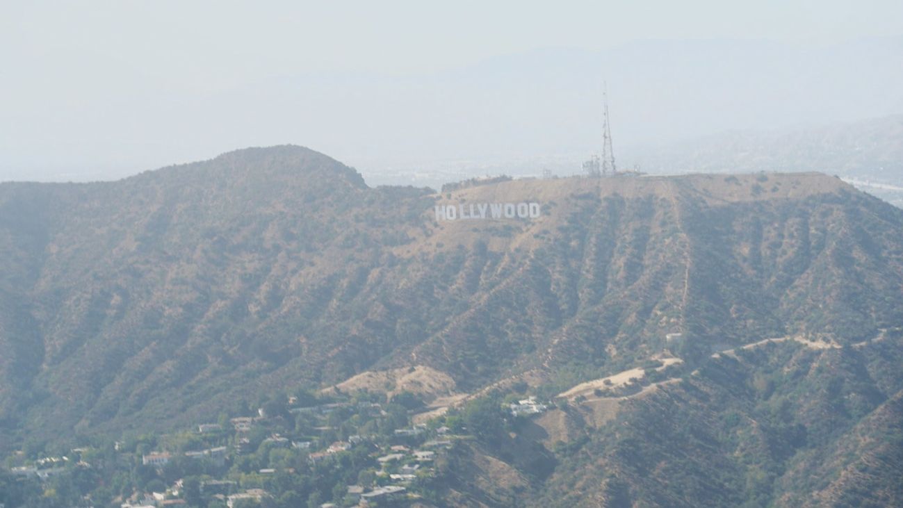 Sobrevolamos Beverly Hills, el estadio de los Dodgers o el famoso cartel de Hollywood