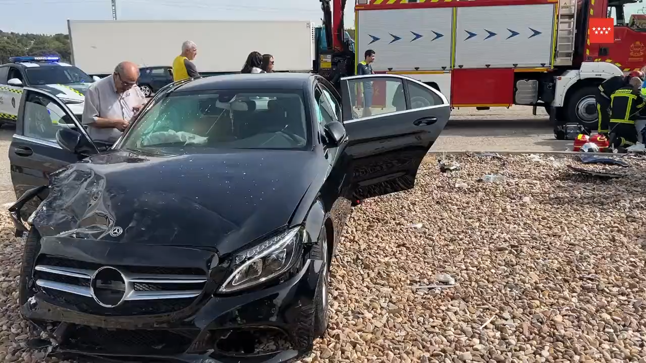 Tres heridos, uno grave, en un choque en un área de servicio de la A-1