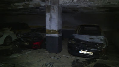 Cinco vehículos calcinados en el incendio sin heridos del garaje en Usera