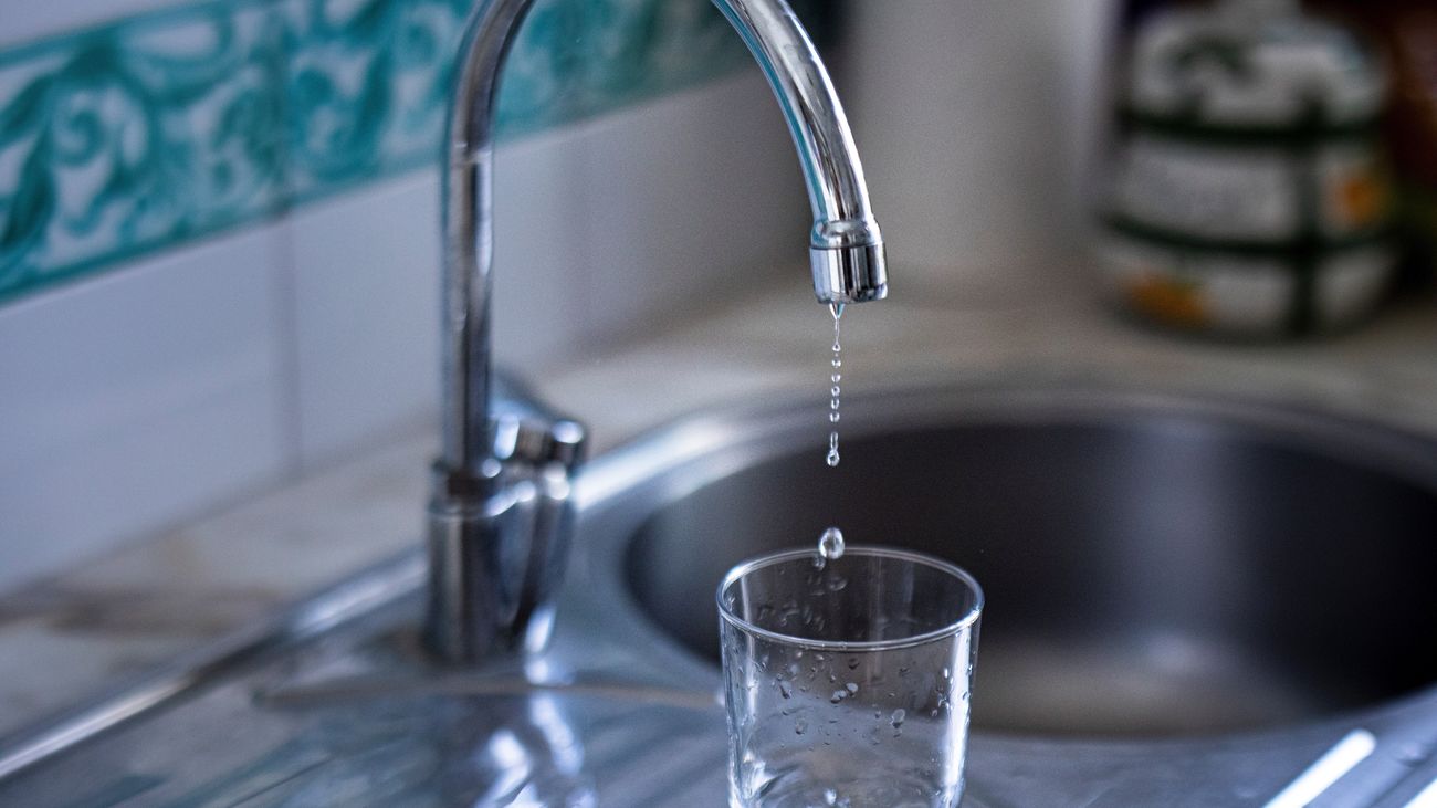 Imagen de recurso de un grifo de agua de uso doméstico goteando