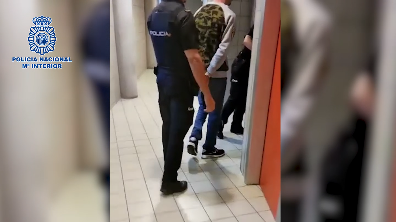 Detenidos por seis atracos en Móstoles con pistolas simuladas en establecimientos de su propio barrio