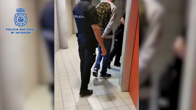 Detenidos por seis atracos en Móstoles con pistolas simuladas en establecimientos de su propio barrio