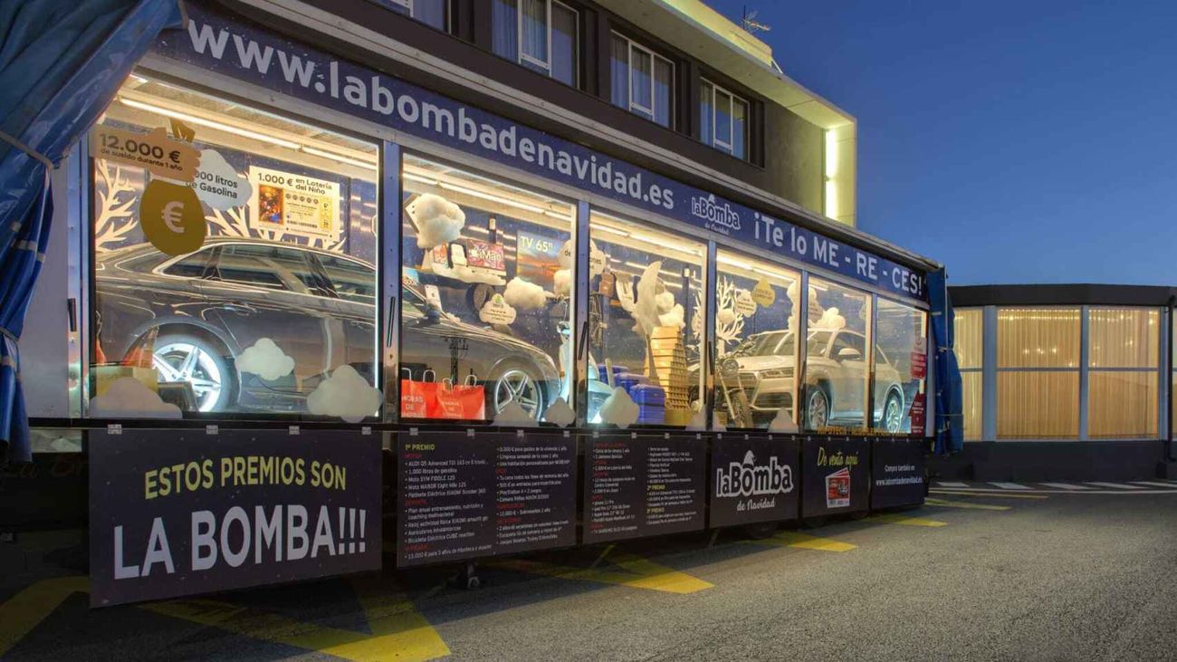 El camión con la cesta de Navidad más grande de Europa llega por primera vez a Madrid