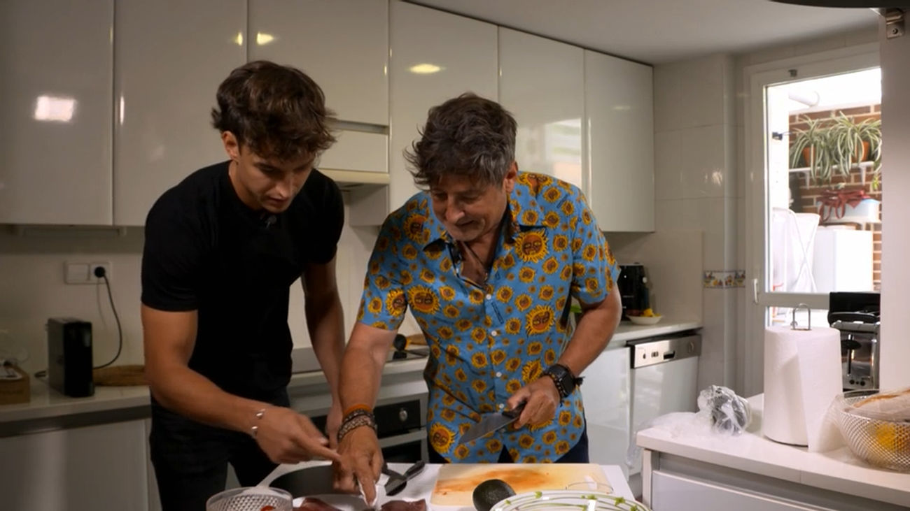 El hijo de Antonio Hidalgo le hace 'medio plato' a su padre: "Luego déjame todo esto recogido"