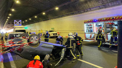 Un accidente, un incendio, evacuación de heridos... Todo en un simulacro que cortó la A-1 en Somosierra