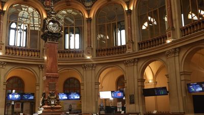 El Ibex 35 sube el 1,79% y roza los 7.700 puntos, nivel de hace un mes