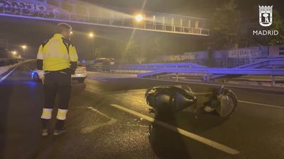 Un motorista en estado muy grave tras ser arrollado por un turismo en la M-30