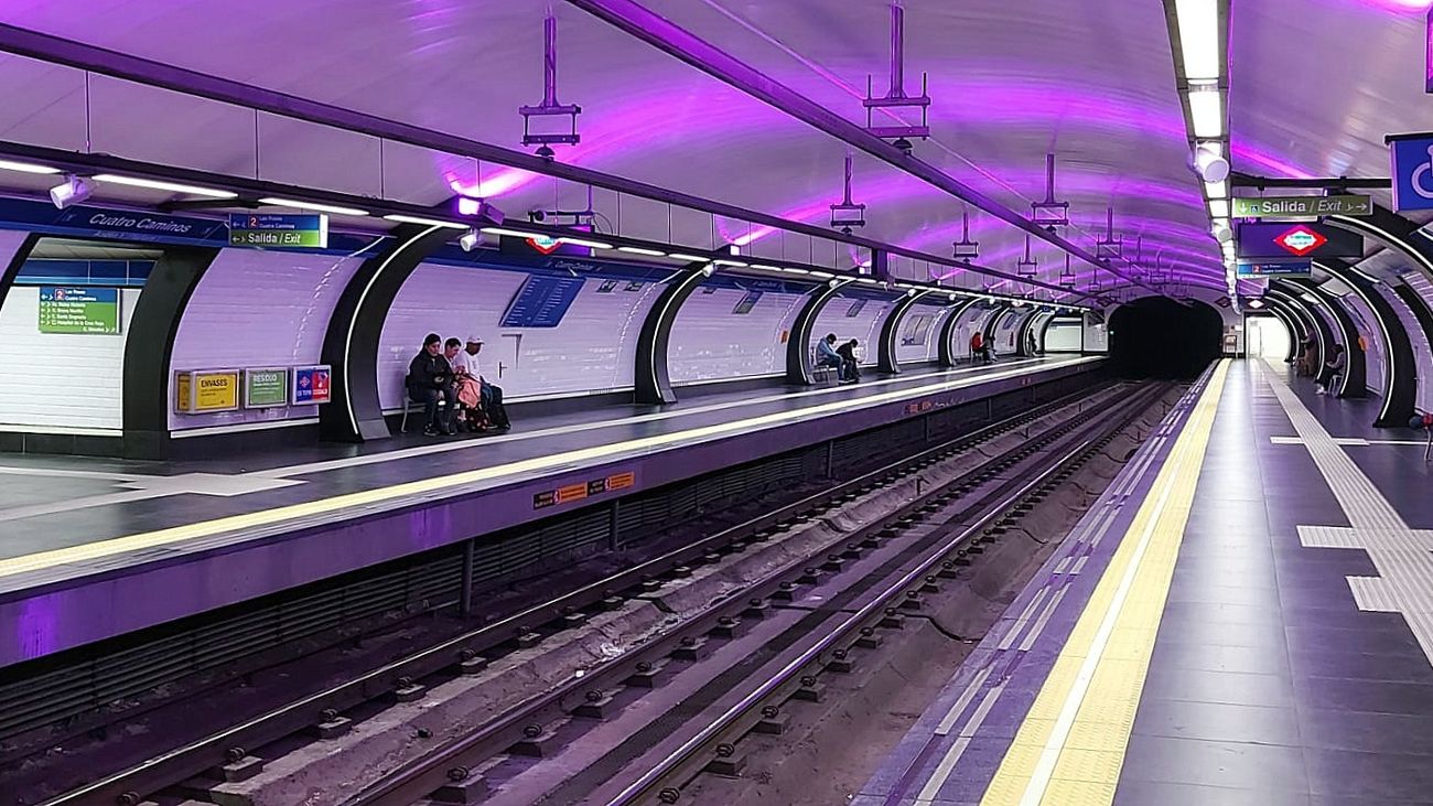 La línea 8 de Metro de Madrid se tiñe de rosa por el Día Mundial contra el Cáncer de Mama