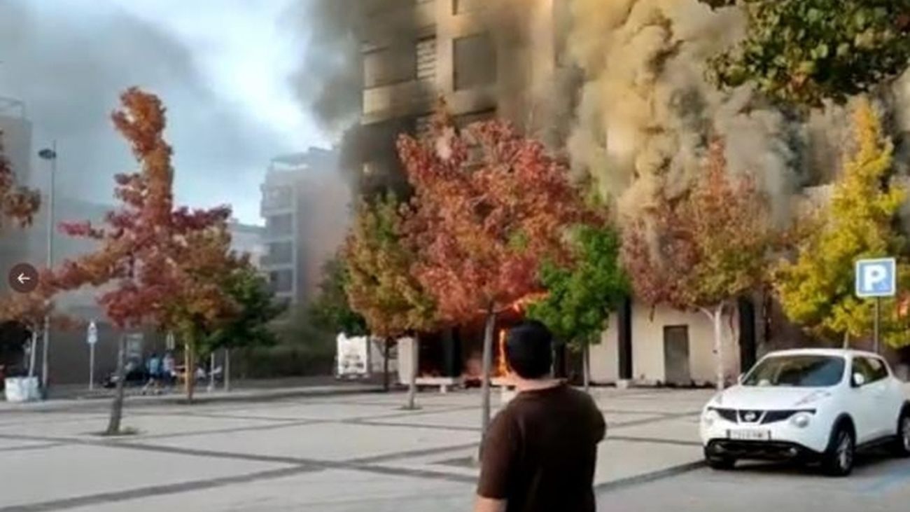 Decenas de familias desalojadas tras el incendio de Alcorcón buscan vivienda