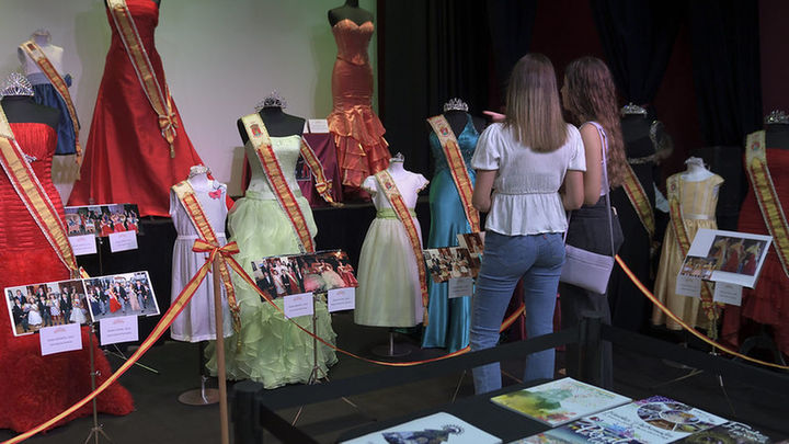 La muestra de vestidos de las reinas de las fiestas peraleñas / AYTO PERALES DE TAJUÑA
