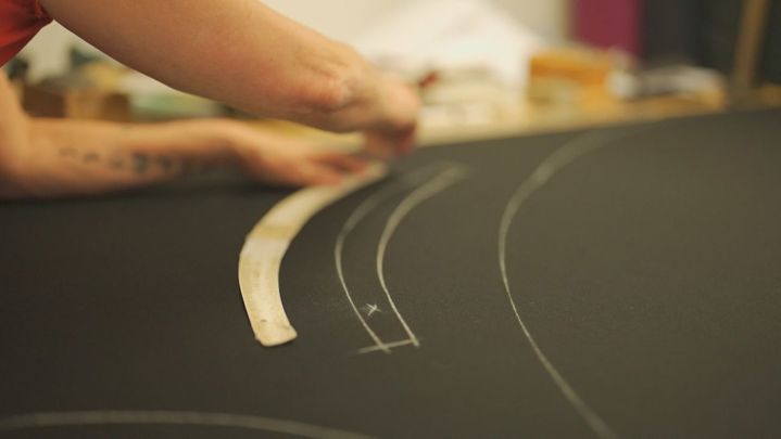 Corte de una capa castellana tradicional / Redacción