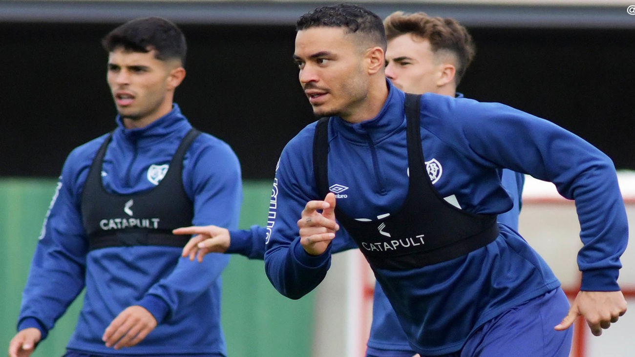 Raúl de Tomás se incorpora a los entrenamientos del Rayo Vallecano