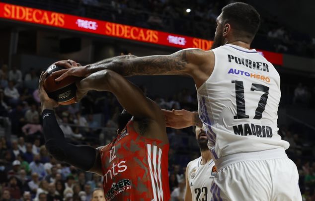 Poirier ante el Estrella Roja / EFE