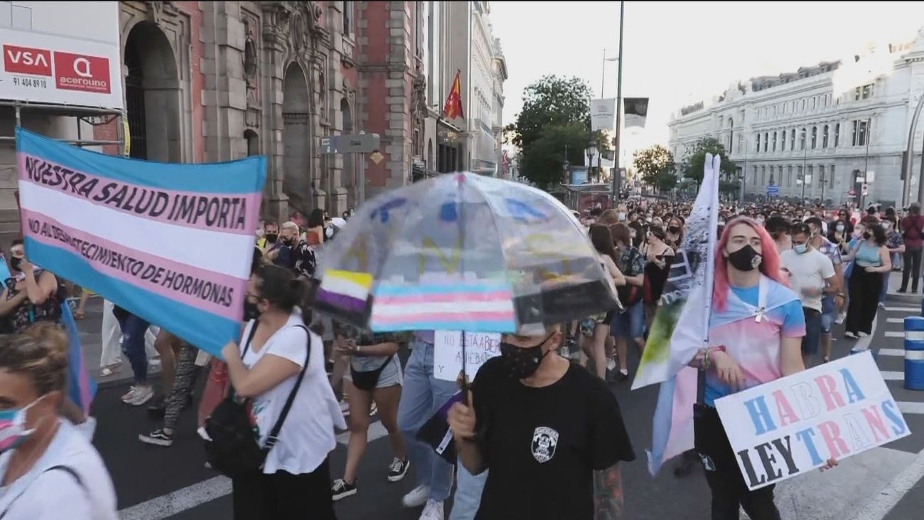 Colectivos trans advierten al PSOE de que intensarán sus protestas si retrasan su ley