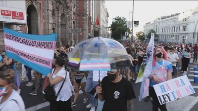 Colectivos trans advierten al PSOE de que intensarán sus protestas si retrasan su ley