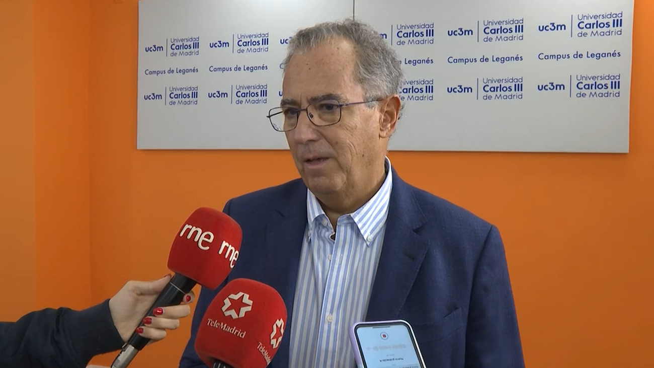 La Comunidad dice que  la sanidad pública se  defiende "trabajando", "no con eslóganes o manifestaciones"