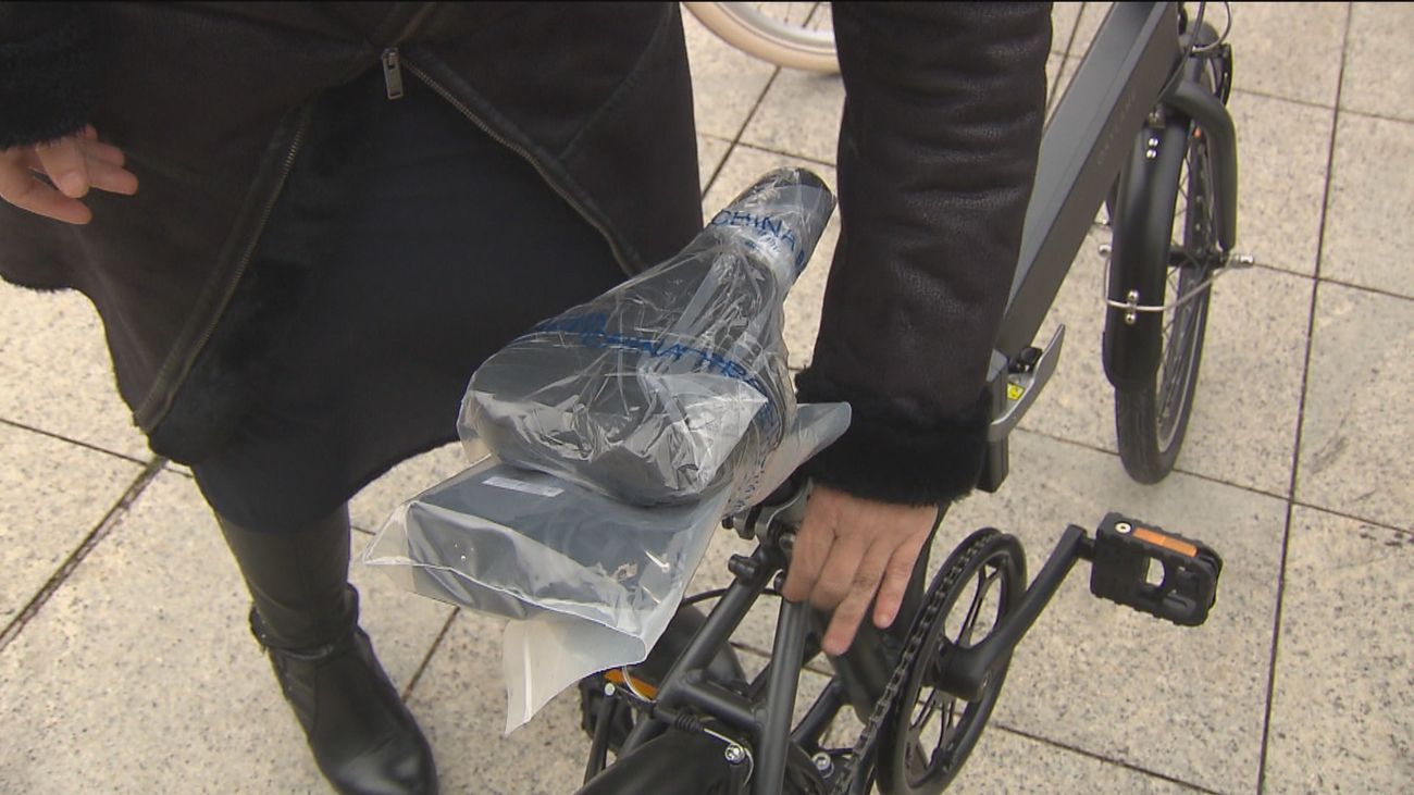 Fuenlabrada cederá patinetes y bicicletas a sus vecinos durante un año para moverse por la localidad