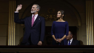 Los Reyes inauguran entre vítores y aplausos la temporada del Teatro Real con 'Aída'