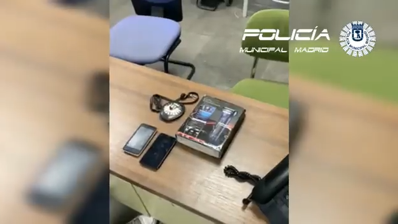 Detenido en Ciudad Lineal por grabar a una niña y su madre con una cámara oculta en el baño